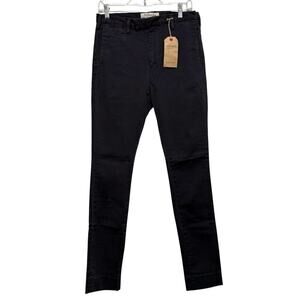 Remi Relief men’s NWT’s Golden State cotton flat front chino pants. Size small.